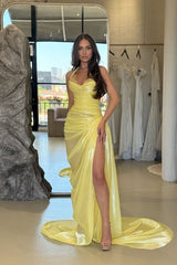 Modern Yellow Sweetheart Halter Prom Dresses Sweep Train Sleeveless With High Slit Pleats