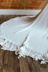 Pretty Chiffon Sleeveless Spaghetti-Straps Wedding Dresses Appliques Lace Open Back With Side Slit Beads