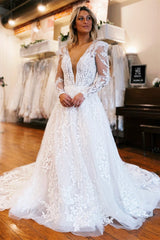 Exquisite V-Neck A-Line Wedding Dresses Long Sleeves Open Back With Appliques Lace