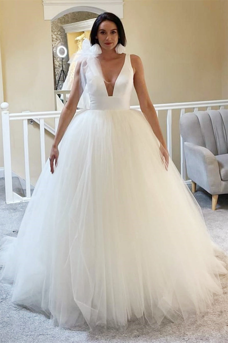 Charming V-Neck Tulle Ball Gown Wedding Dress Straps Sleeveless Open Back With Bowknot