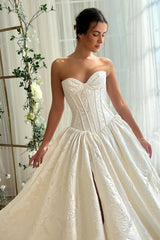 Glamorous White Sweetheart Strapless Sleeveless A-Line Evening Dresses High Split With Pleats