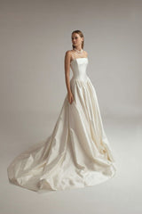 Gorgeous Spaghetti-Straps Sleeveless A-Line Evening Dresses Long With Pleats