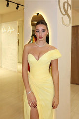 Exquisite Yellow V-Neck One Shoulder A-Line Evening Dresses High Split With Pleats