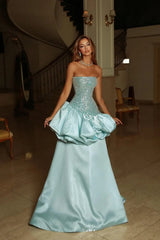 Dazzling Strapless Sleeveless Satin Wedding Dresses A-Line Long With Pleats