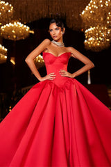 Classic Red Sweetheart Strapless Sleeveless Satin Wedding Dresses A-Line Ball Gown With Pleats