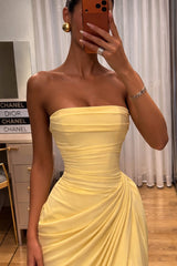 Glamorous Yellow Strapless Sleeveless Satin Mermaid Evening Dresses Side Split With Pleats