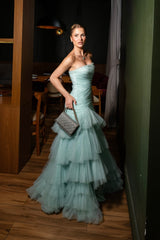Glamorous Strapless Sleeveless Tulle Evening Dresses Floor Length With Pleats Zipper