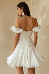 Elegant White Sweetheart Off The Shoulder Homecoming Dresses Mini With Pleats Zipper