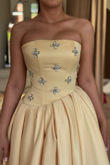 Luxurious Strapless Sleeveless Satin Evening Dresses A-Line With Pleats Crystals