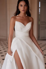 Luxurious Sweetheart Strapless Sleeveless Satin Evening Dresses High Split With Zipper Pleats