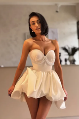 Glamorous Sweetheart Strapless Sleeveless Satin Homecoming Dresses Mini Pearls With Pleats