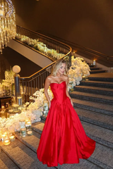 Luxurious Red Sweetheart Strapless Sleeveless Satin Evening Dresses A-Line With Zipper Pleats