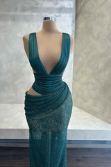 Graceful V-Neck Sleeveless Mermaid Evening Dresses Floor Length With Pleats