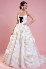 Luxurious Strapless Sleeveless Satin A-Line Evening Dresses Floor Length With Lace-Up Back