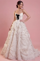 Luxurious Strapless Sleeveless Satin A-Line Evening Dresses Floor Length With Lace-Up Back