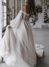 Elegant Sweetheart Chic A-line Tulle Wedding Dress Sweep Train-Dbrbridal