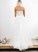 Elegant Sweetheart Sleeveless Chic A-line Tulle Wedding Dress Appliques Lace Floor-Length-Dbrbridal