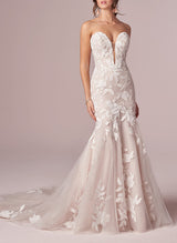 Elegant Sweetheart Sleeveless Sweep Train Lace Mermaid Fitted Wedding Dresses-Dbrbridal