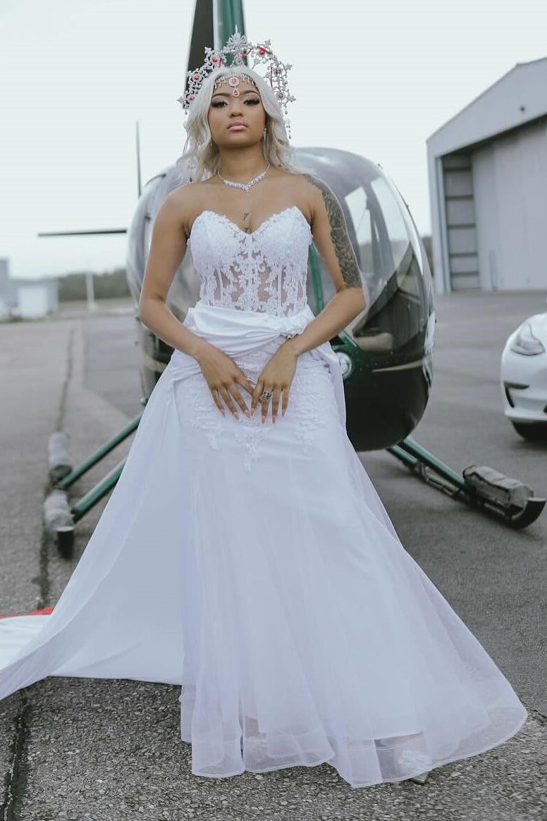 Elegant White Sweetheart Tulle Appliques Sheath Prom Dress with Oversk