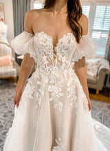 Strapless Chic A-line Wedding Dress Elegant Sweetheart Neckline Tulle Skirt Featuring Appliques Lace-Dbrbridal