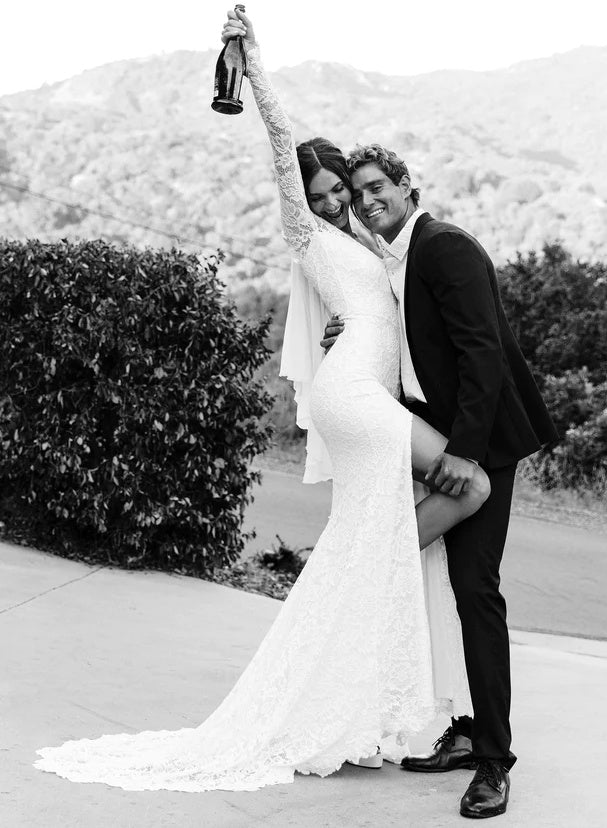 V-Neck Lace Mermaid Fitted Wedding Dresses Long Sleeves Slit-Dbrbridal